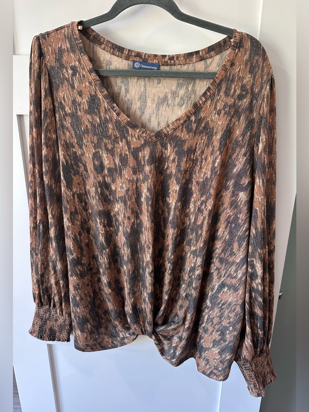 Democracy leopard Animal Print Blouse top Size 2X blouson sleeves smocked cuff